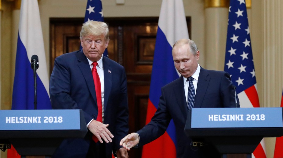 V Rusku radosť, v USA hanba. Trump je pod paľbou kritiky za podlizovanie sa Putinovi