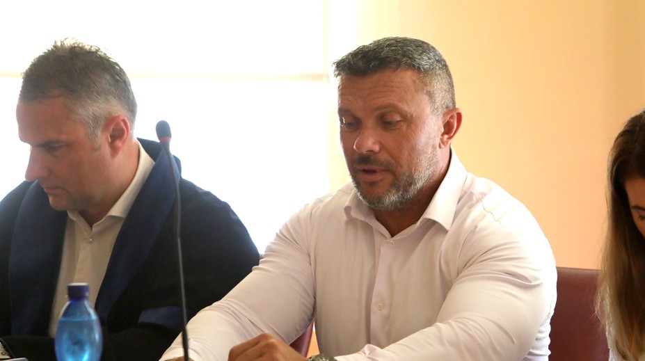 Podpredseda Republiky Suja sa postavil pred súd. Čelí obžalobe v kauze odpredaja cestárskej techniky za jedno euro