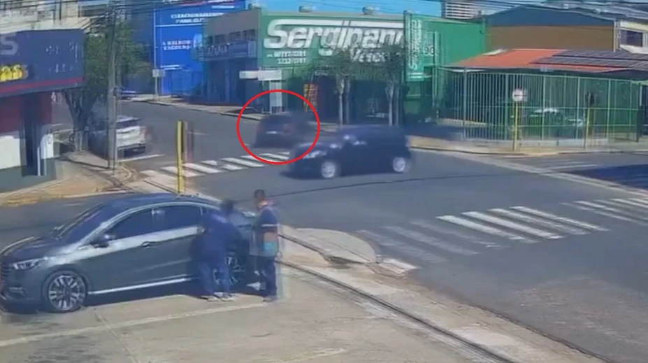VIDEO: Kamera zachytila neuveriteľnú nehodu. Žena predviedla kaskadérsky kúsok ako z filmu
