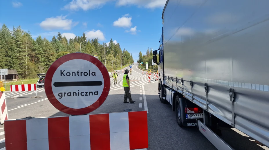 Komplikácie pre vodičov. Hraničný priechod na sever Slovenska náhle obojsmerne uzavreli