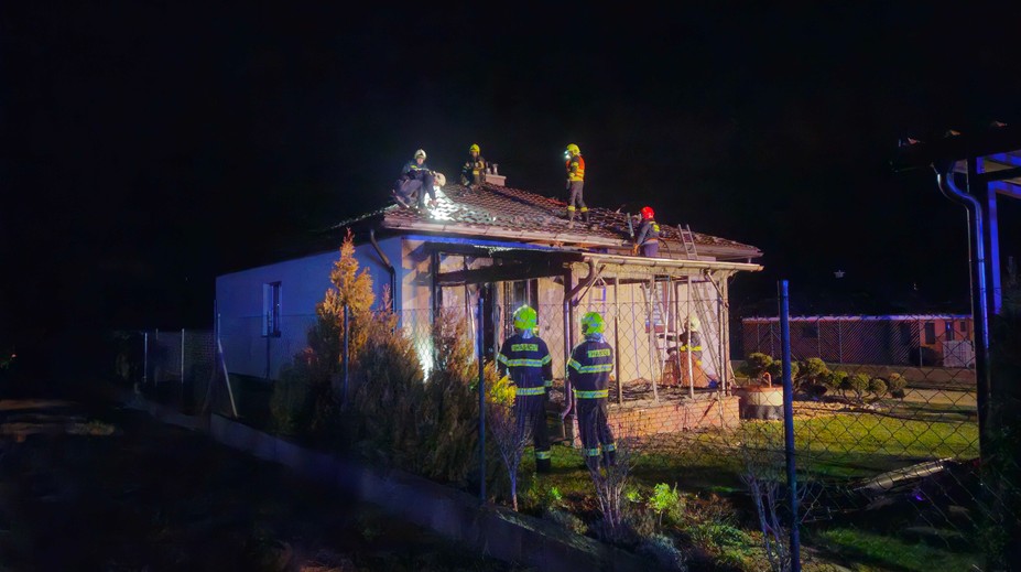 Požiar na Vianoce zachvátil dom rodiny s troma deťmi. Osudným sa malo stať to, čo majú doma mnohí Slováci