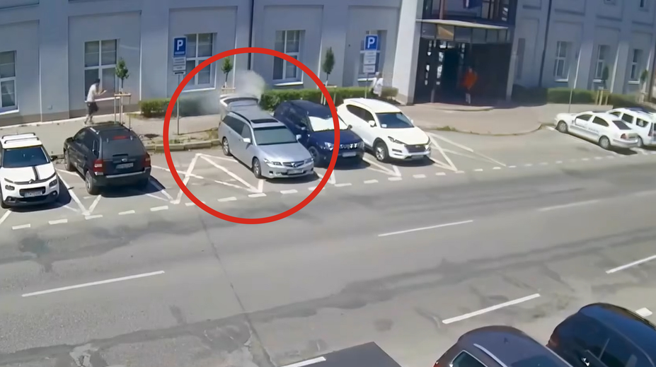 VIDEO: Dramatický zásah v Nitre. Z auta stúpal dym, horela lítiová batéria
