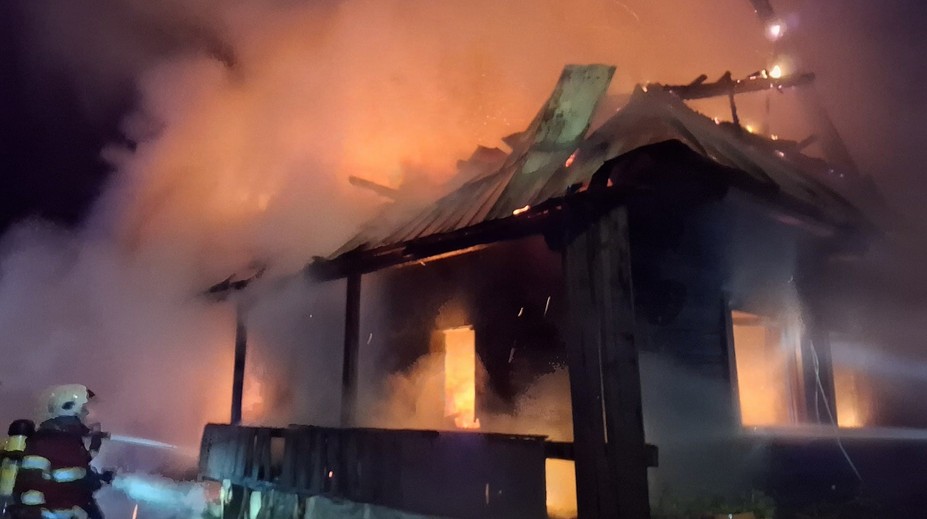 V Terchovej nadránom zhorela drevenica. Škodu vyčíslili na desiatky tisíc eur