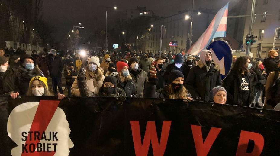 Tisíce ľudí protestovali v Poľsku proti takmer úplnému zákazu interrupcií