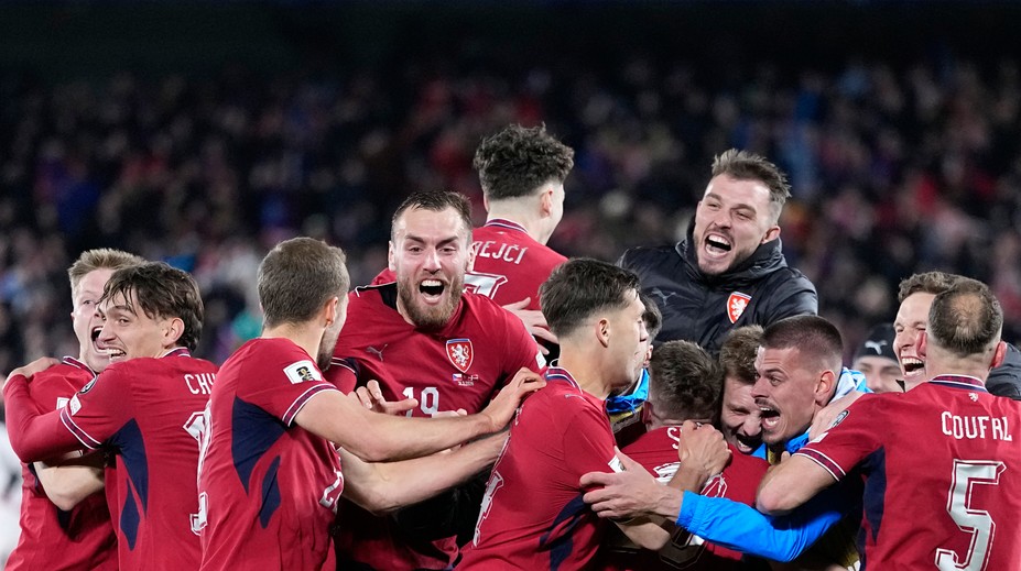 Česko zvládlo ďalšiu penaltovú drámu a oslavuje postup na MS po dvadsiatich rokoch. Bosna zaskočila Taliansko