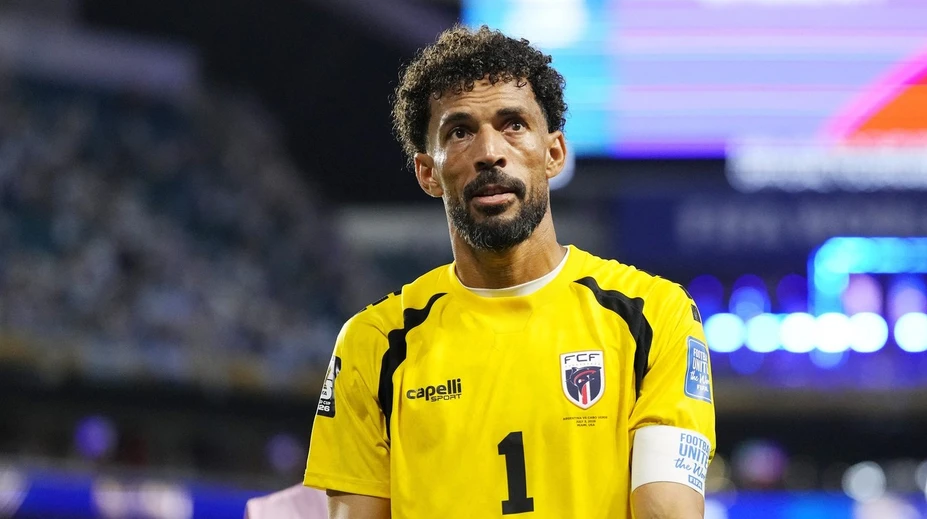 Na počesť ženy, ktorá ho vychovala. Najznámejší brankár sveta dostal v novom klube špeciálnu výnimku