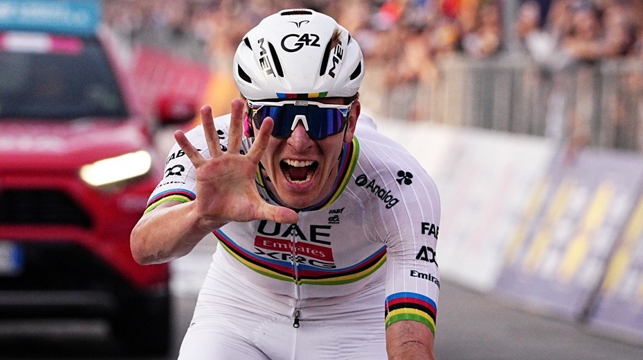 Už sedem rokov hovorím, že mám životnú sezónu. Pogačar ovládol monumentálnu klasiku a vošiel do dejín