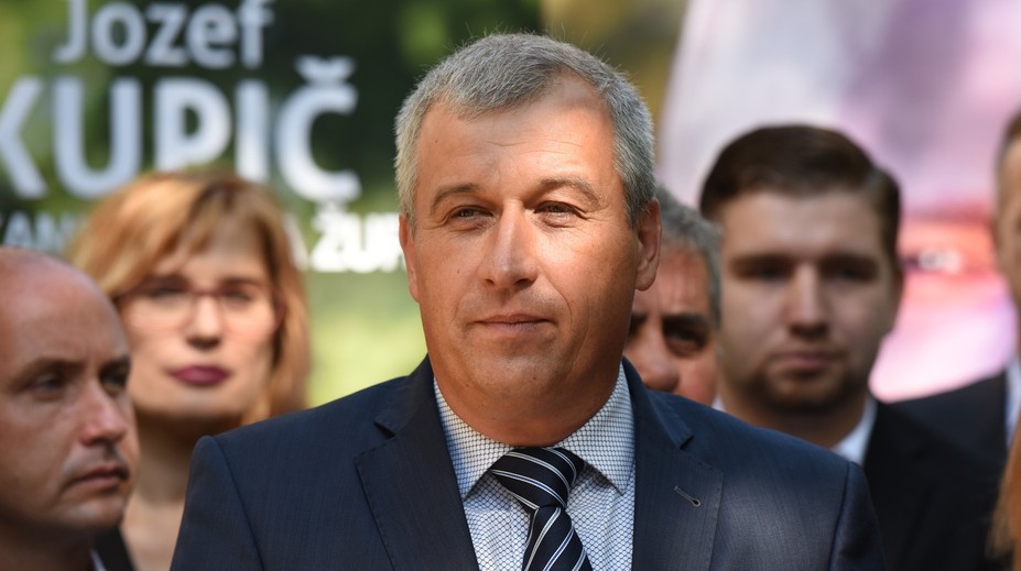 Zajac: Ak by bol Fico chlap, priznal by porážku