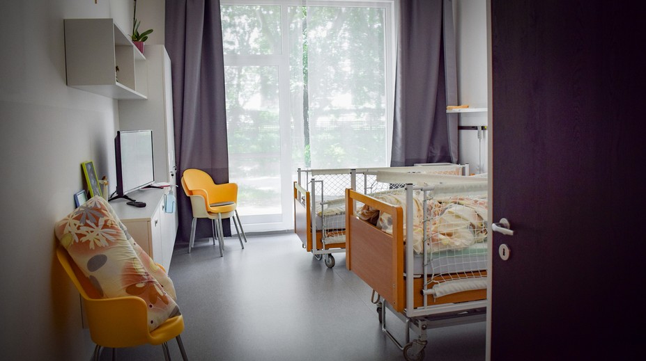 Zomieranie na Slovensku: Za dôstojnosť sa platí, nemocnice pacientov často zbytočne trápia