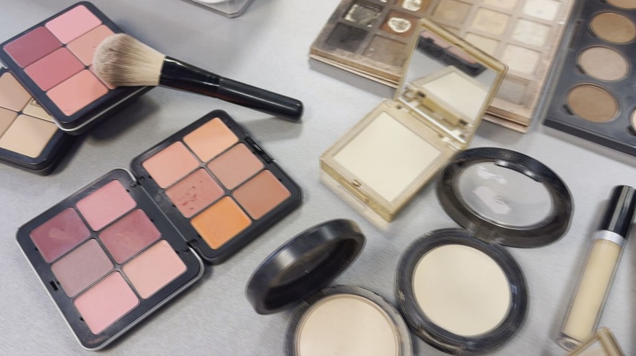 Správny odtieň líčenia je kľúčom dokonalého mejkapu. Vizážistka prezradila, na čo si dať pozor