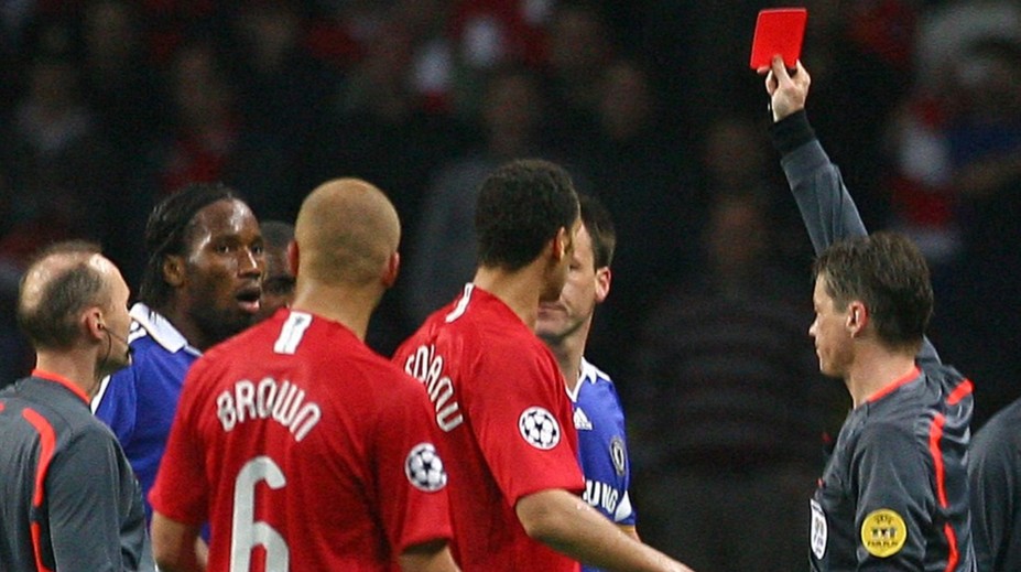 Vylúčil Drogbu a Moskva tlieskala. Ferguson ma čakal v tuneli, vraví Slovák, ktorý pískal finále Ligy majstrov