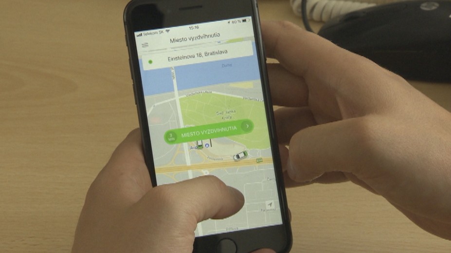 Taxikári, ktorých zamestnáva firma využívajúca známu aplikáciu, už mesiace nedostali výplaty