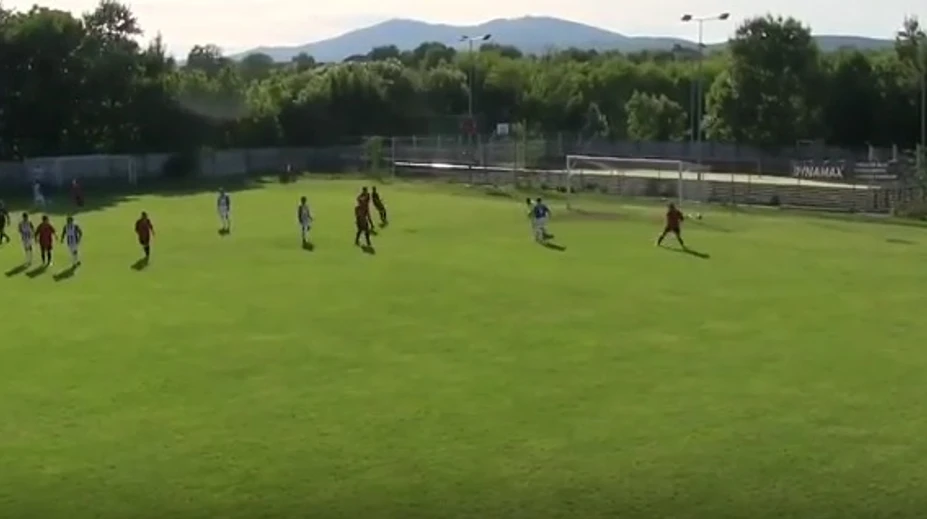 VIDEO: Brankár smoliar zo slovenskej okresnej súťaže. Videli ste už takýto gól?