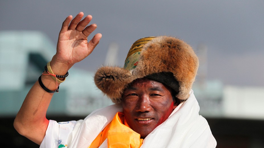 Tento muž vystúpil na Mount Everest už 23. raz. Znovu prekonal svetový rekord