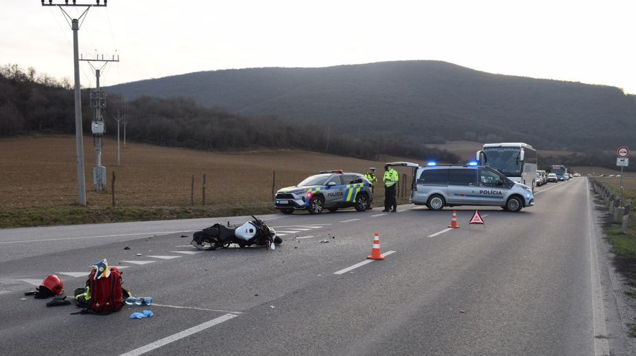 Nedala mu prednosť a po zrážke odišla. Polícia ju dolapila, škody presiahli 10 000 eur