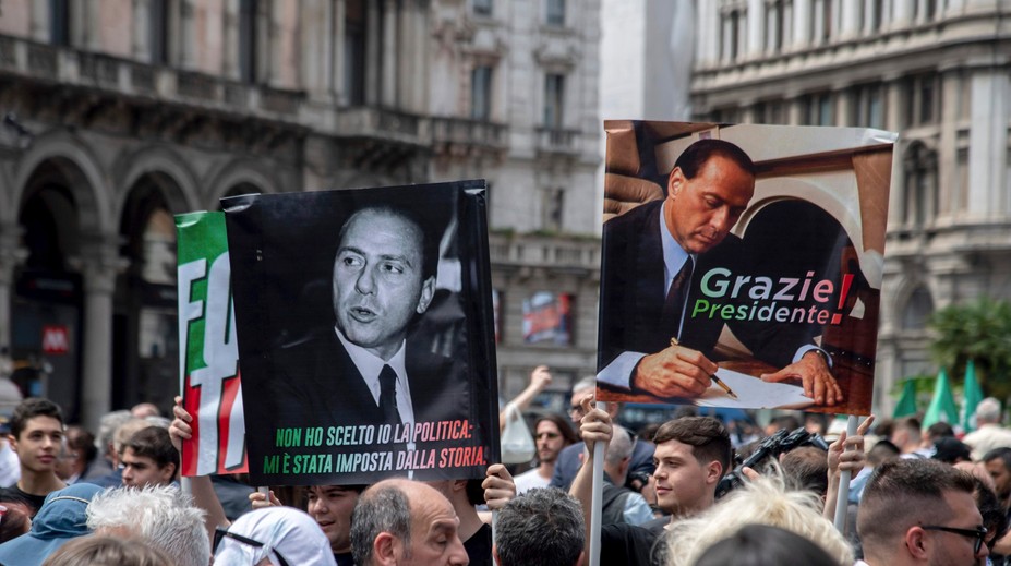 V Milánskom dóme sa konal pohreb expremiéra Berlusconiho