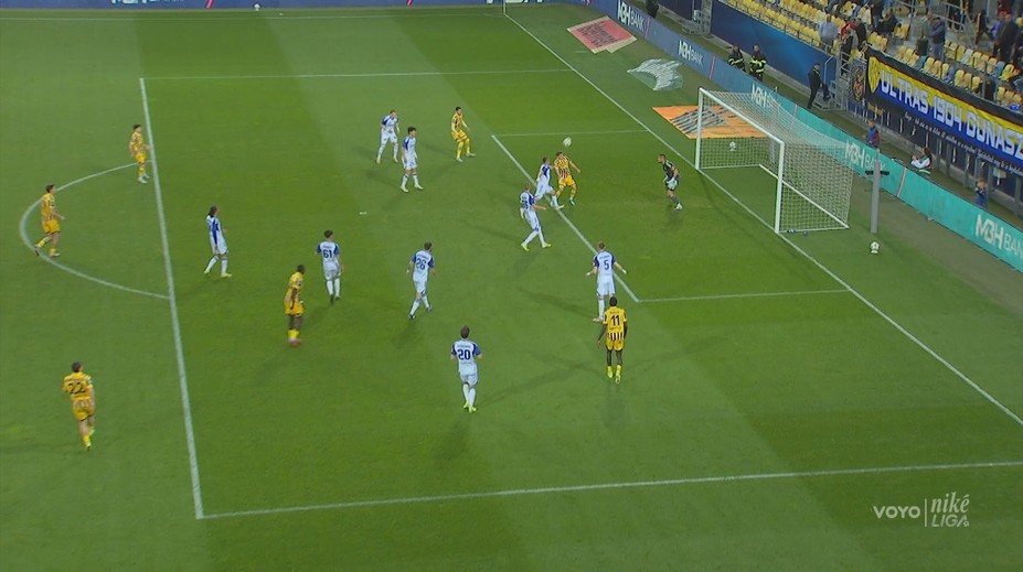 VIDEO: Krásna hlavička aj nešťastný vlastenec. Dunajskú Stredu potiahla za tromi bodmi zimná posila