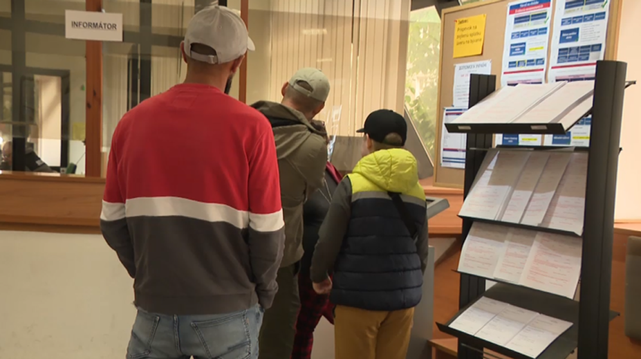 Kto príde o prácu, novú si zrejme bude hľadať rýchlejšie. Štát skracuje pomoc nezamestnaným