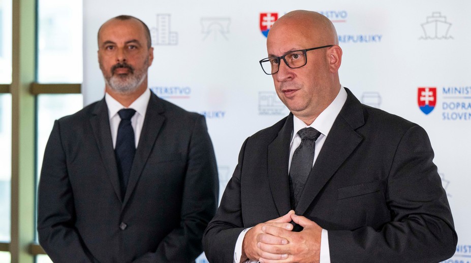 Generálny riaditeľ ŽSR Alexander Sako sa vzdal funkcie. Hovorí o politickom tlaku na jeho rodinu