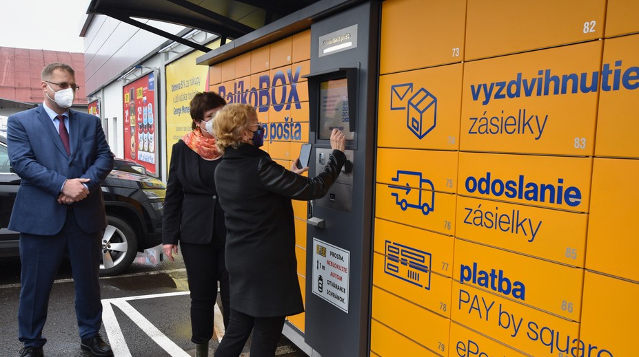 Na pošte môžete pred Vianocami čakať aj 45 minút. Tieto triky vám ušetria čas