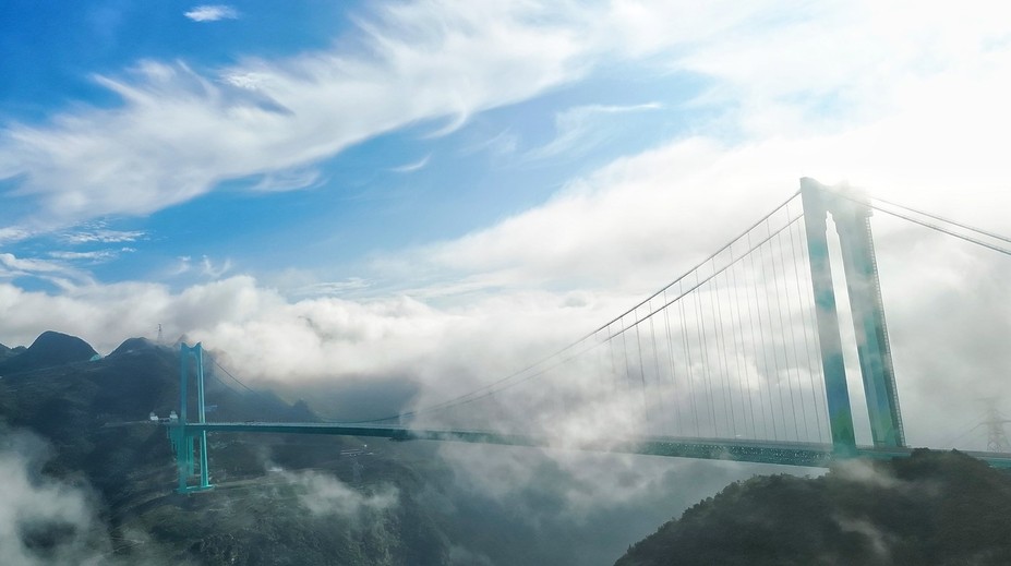 FOTO+VIDEO: Zázrak stavebného inžinierstva. Najvyšší most sveta otvorili pre dopravu