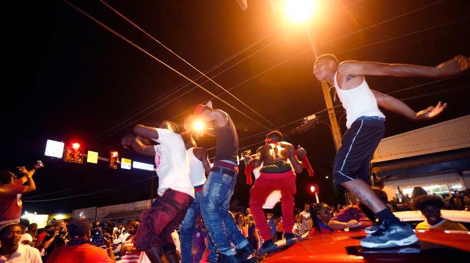 Spojenými štátmi otriasa ďalší prípad, keď policajt zastrelil Afroameričana