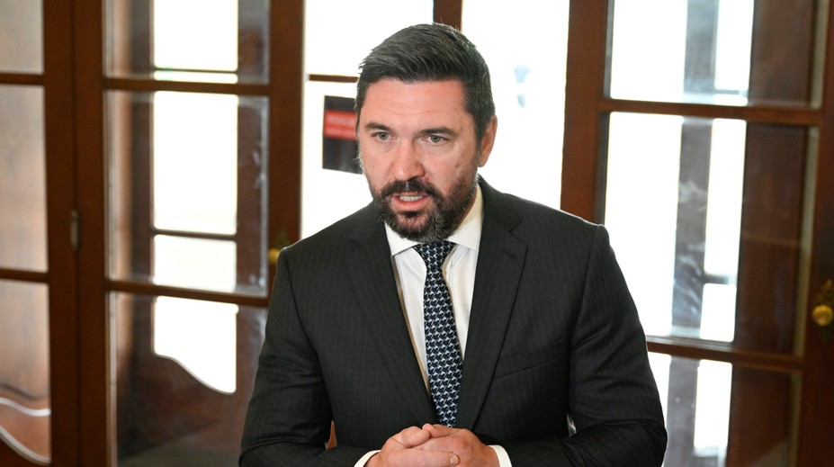 Odvolávanie Richarda Takáča sa odkladá, poslanci neboli uznášaniaschopní