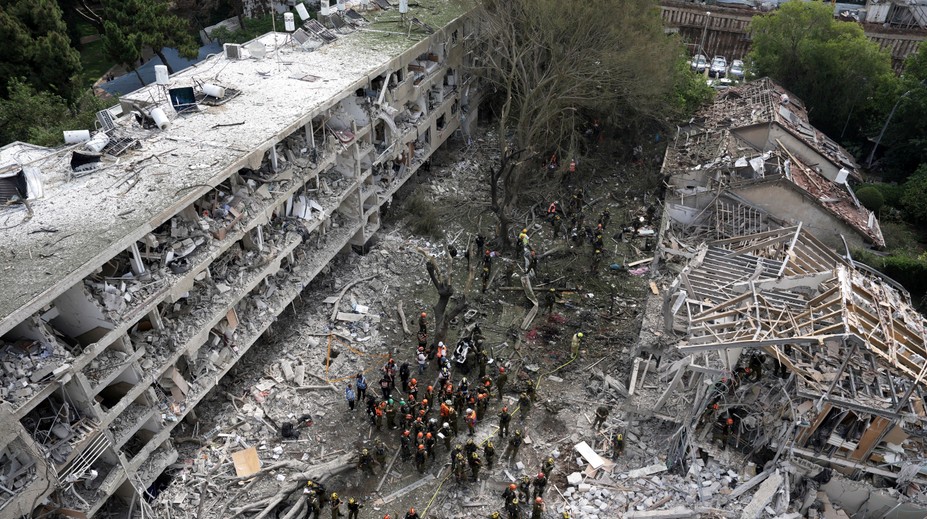 Tel Aviv zasiahli rakety. Irán útočil aj na medzinárodné letisko