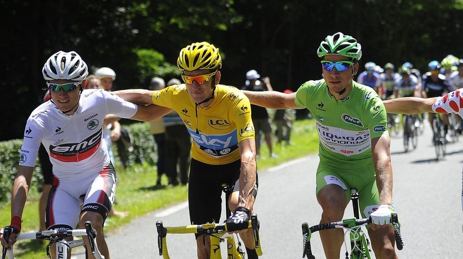 Drogoval v skrini, kým krajina volala jeho meno. Všetko vyjde na povrch, zastrája sa Saganov protivník z minulosti