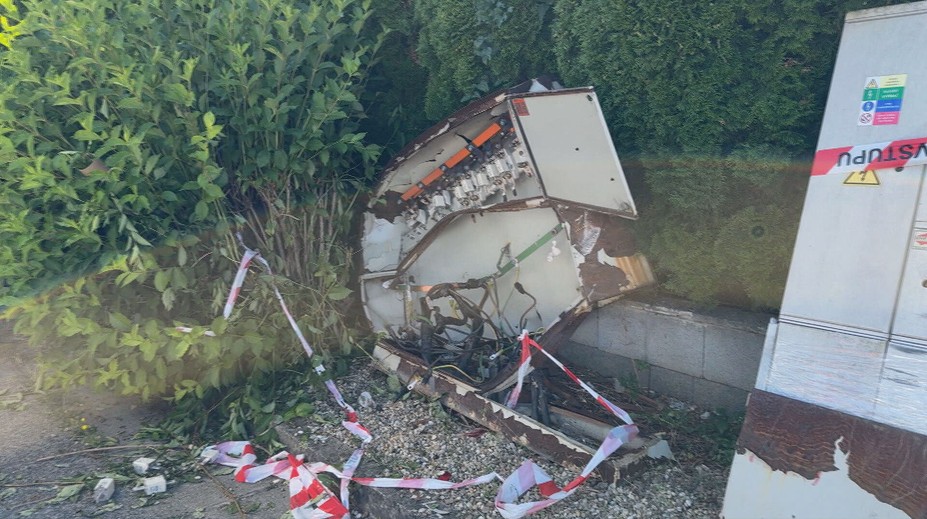 Hlohovčania zostali bez prúdu aj vody. Vodič po náraze do trafostanice z miesta ušiel
