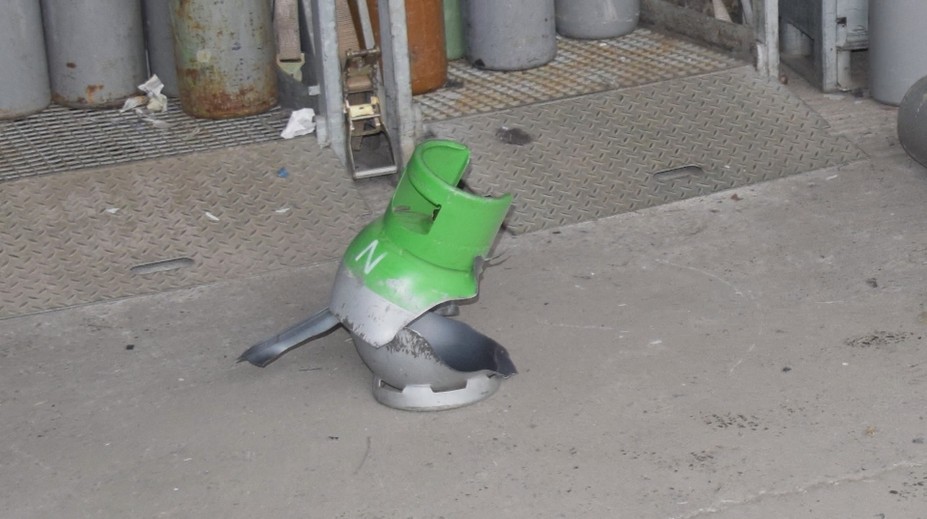 Mužom v Zavare vybuchla v rukách plynová bomba. S vážnymi zraneniami skončili v nemocnici