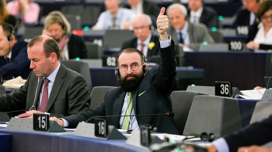 Szájer po škandále vystúpil z Fideszu, Orbán to označil za správny krok