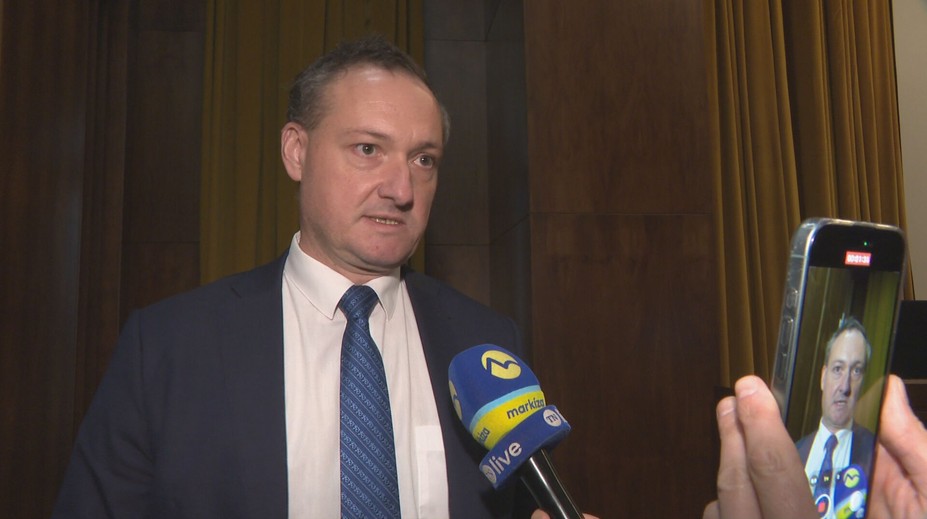 Objavil sa v reklame na rušenie protikorupčného úradu. Dekan Burda tvrdí, že išlo o štandardný článok