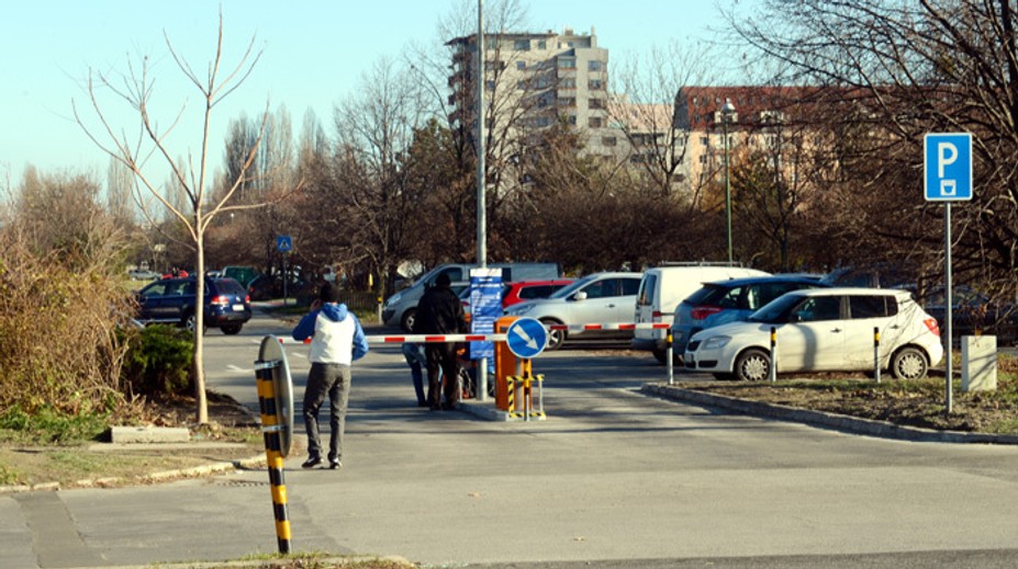 Dobrá správa pre pacientov: Pred štátnymi nemocnicami zrejme budeme parkovať zadarmo