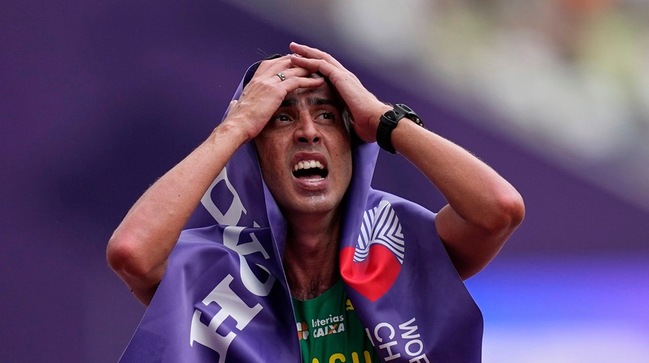 Brazílsky veterán Caio Bonfim sa konečne dočkal zlata. Slovák Dominik Černý v úvode viedol celý balík