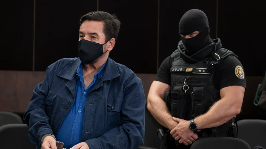Sledovacie komando pred súdom. Po rokoch sa začal proces v kauze špehovania novinárov a politikov