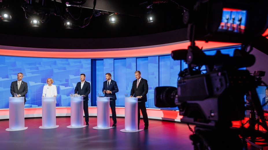 Predvolebnú debatu českých politických lídrov zakončili hádkou. Pustili sa do seba členovia strán Piráti a Stačilo!
