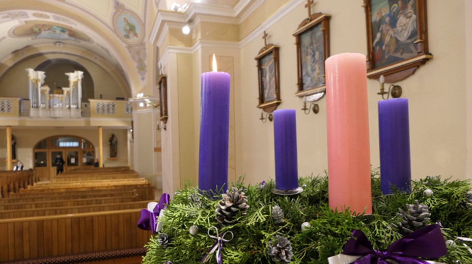 Bohoslužby cez advent zakázali. Predstaviteľom cirkví sa to nepáči, zhoda nie je ani v koalícii