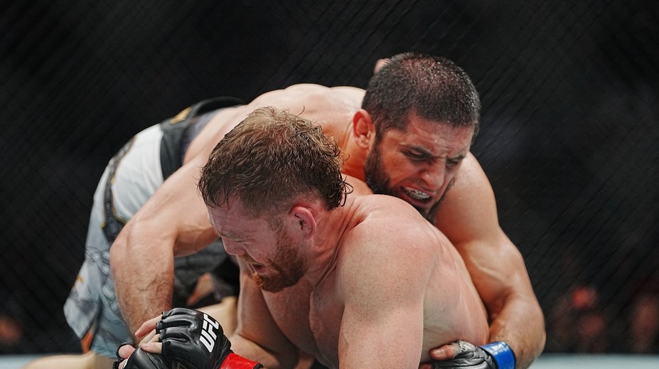 VIDEO: Jednoznačná dominancia a splnený sen. Islam Machačev nedal súperovi šancu a zapísal sa do histórie UFC