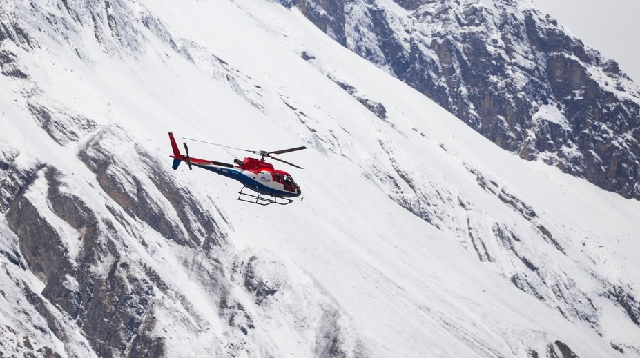 Klientom mali úmyselne vyvolávať nevoľnosti. Za následné záchrany z hôr zinkasovali milióny