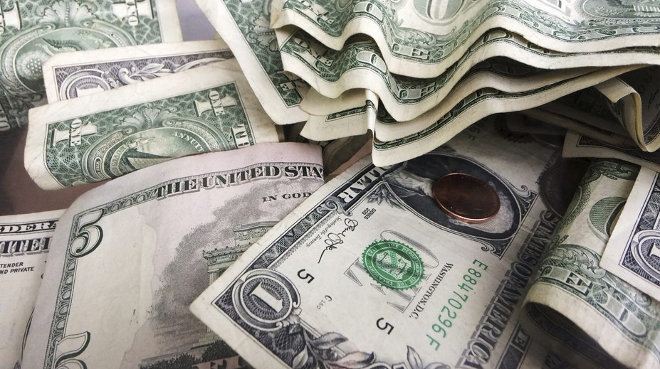 Magnetom lovili poklady z jazera. Objavili trezor s peniazmi v hodnote 100-tisíc dolárov