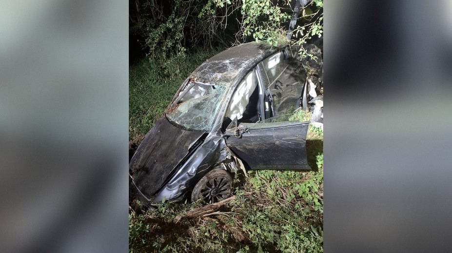 FOTO: Nočná nehoda na D1 na Liptove. Auto skončilo mimo cesty, diaľnicu museli čiastočne uzavrieť