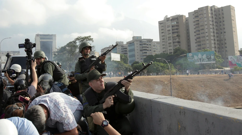 Líder venezuelskej opozície vyzval ľud a armádu na zvrhnutie vlády