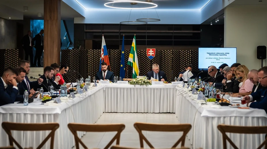 Peniaze do regionálnych nemocníc či na opravu ciest a mostov. Vláda priklepla štyrom okresom milióny