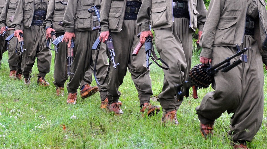 Kurdi sa stiahli, ropné polia a mesto Sindžár obsadili Jezídi