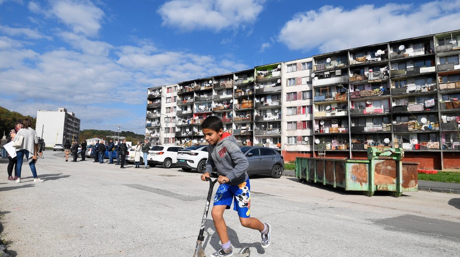 Na Luníku IX si prvá rodina stavia dom svojpomocne. O projekt majú záujem aj ďalší