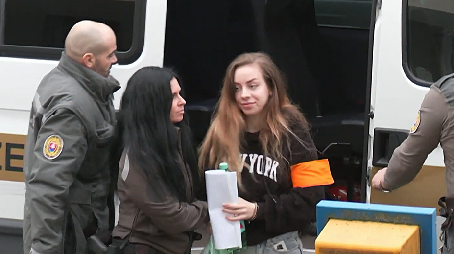 Ľahla si s dieťaťom na koľajnice: Začal sa súdny proces s matkou, ktorej bábätko po zrážke s vlakom zomrelo