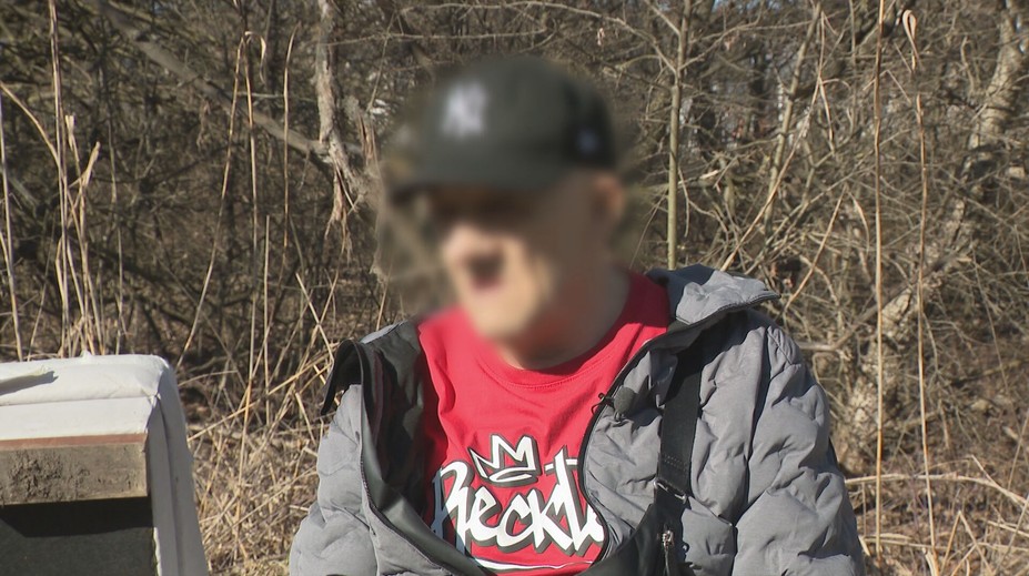 Začalo sa to jednou dávkou na diskotéke. Skončil na ulici a 15 rokov vo väzení, teraz varuje iných