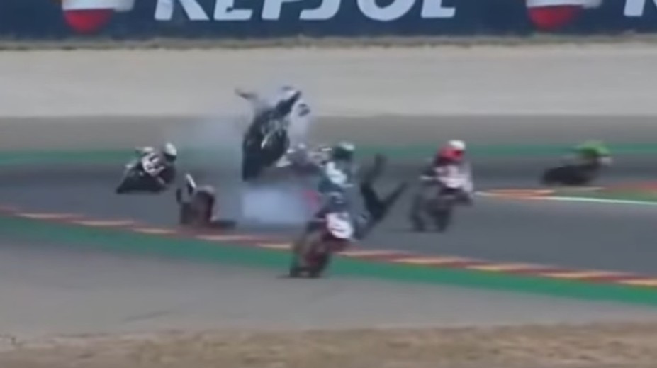 VIDEO: Tragédia na pretekoch cestných motocyklov. Pri hrozivej nehode zahynul iba 14-ročný jazdec