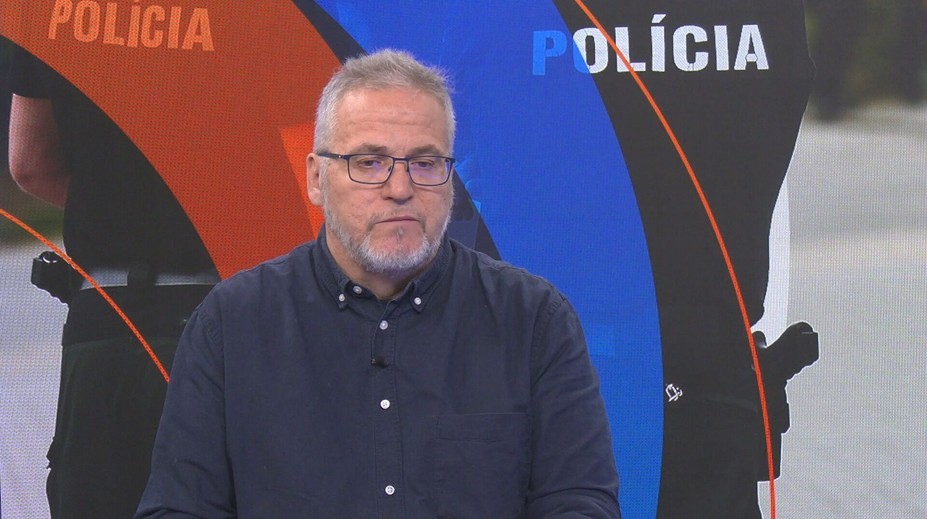 Analytik o podozrivom Ukrajincovi z bombových hrozieb voči školám: Je vysoko pravdepodobné, že za ním bol nejaký aktér